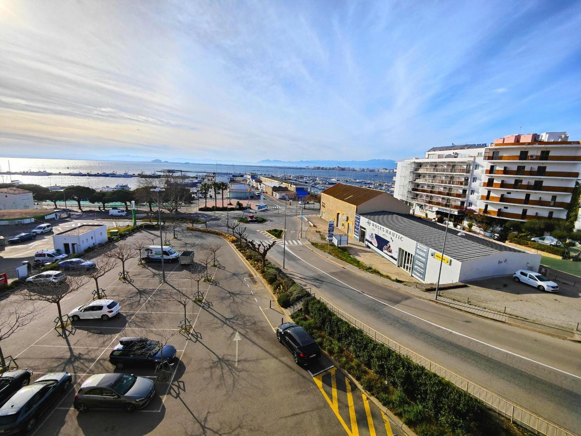 2166 Rocmar 1 4-c, Excelente Situacion Frente Al Puerto Pesquero Y Con Vista A La Bahia. Gran Terraza. Gran Parking Publico Delante. - Es-258-30 Appartement