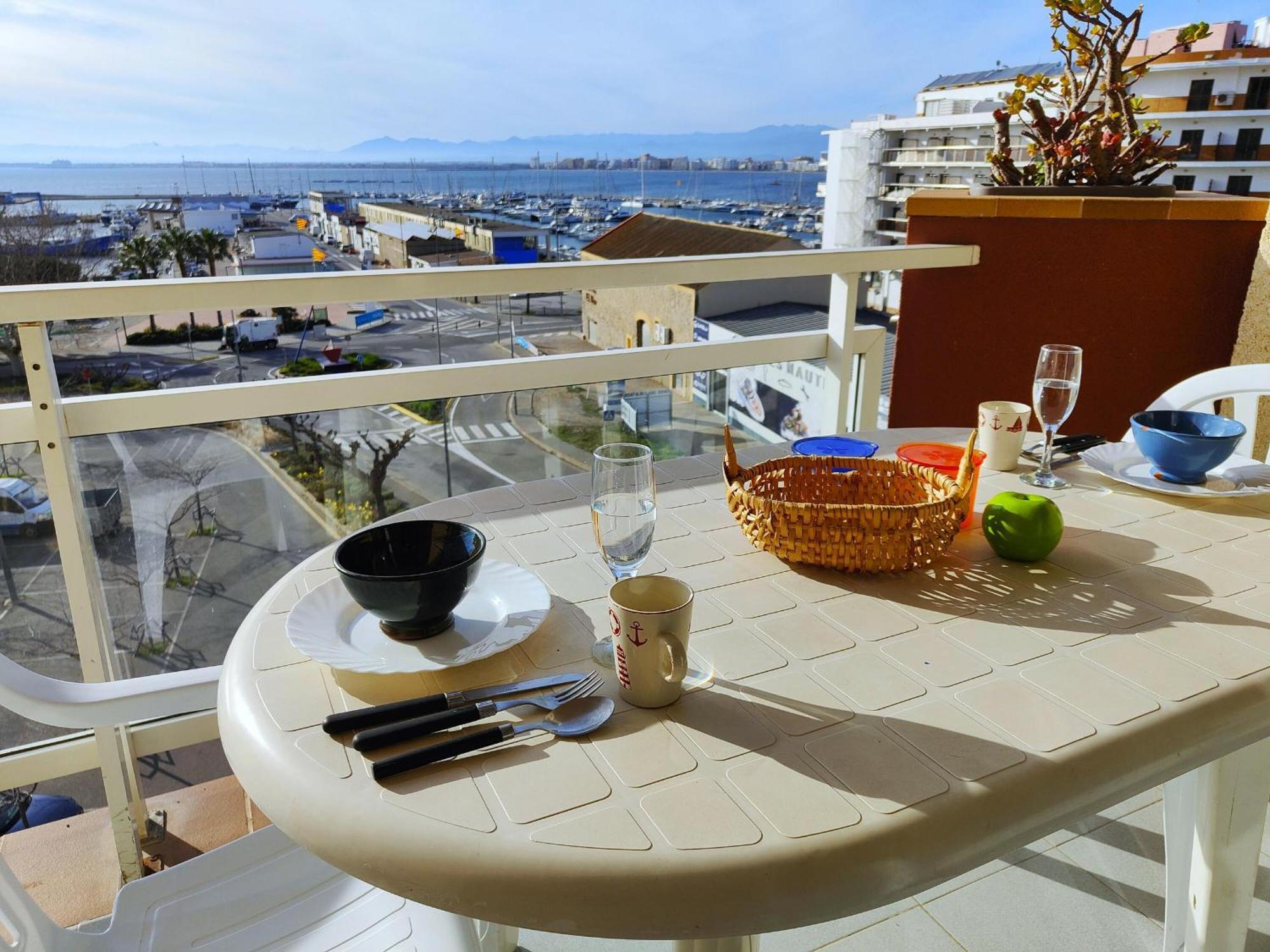 2166 Rocmar 1 4-c, Excelente Situacion Frente Al Puerto Pesquero Y Con Vista A La Bahia. Gran Terraza. Gran Parking Publico Delante. - Es-258-30 Appartement Roses