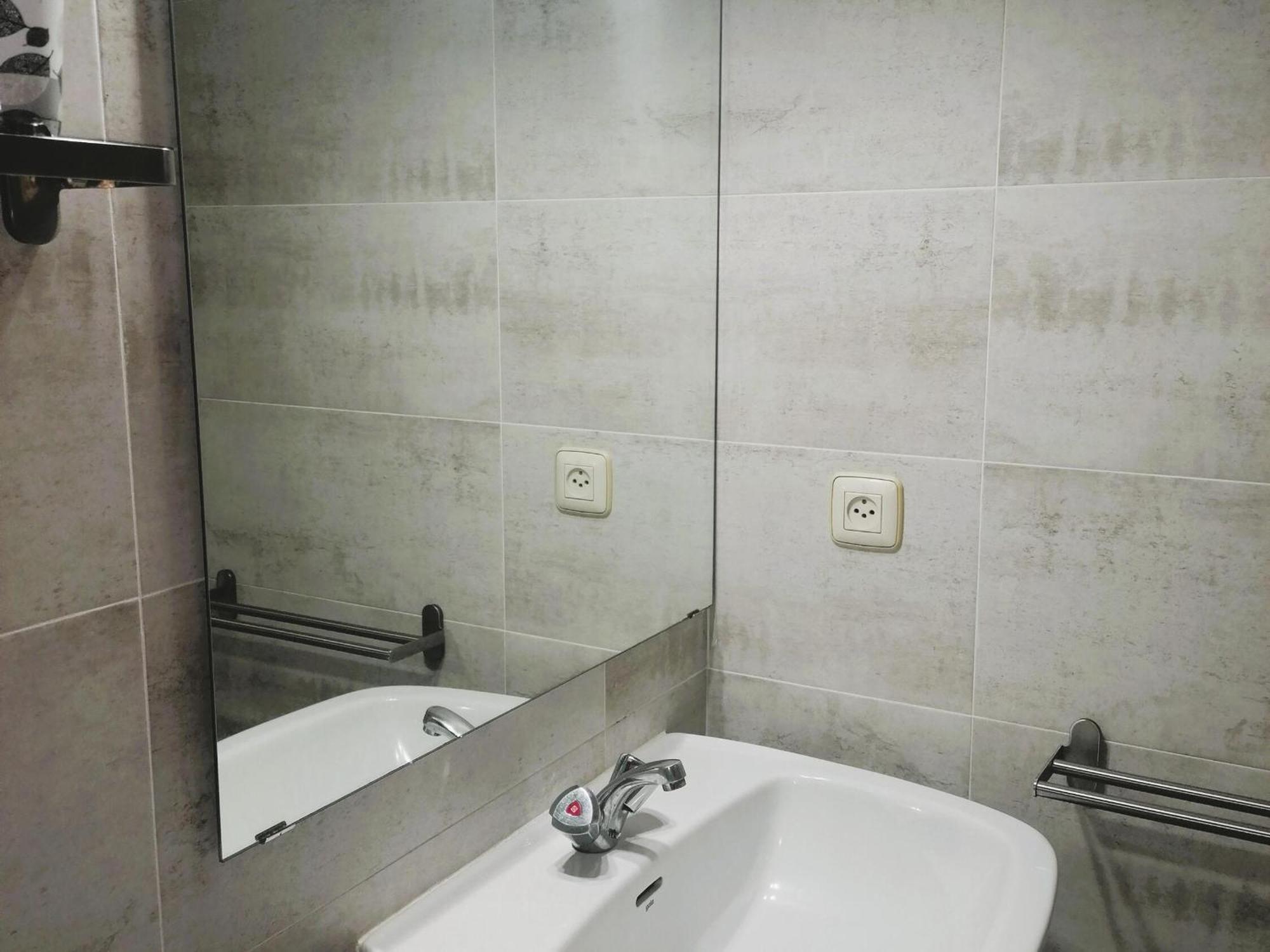 2166 Rocmar 1 4-c, Excelente Situacion Frente Al Puerto Pesquero Y Con Vista A La Bahia. Gran Terraza. Gran Parking Publico Delante. - Es-258-30 Appartement Roses